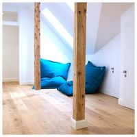 Sitzecke mit Sitzsäcken im Dachgeschoss des StartWerk-A