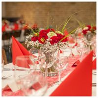 Eventspace im StartWerk-A mit gedeckten Tischen für Geburtstagsparty