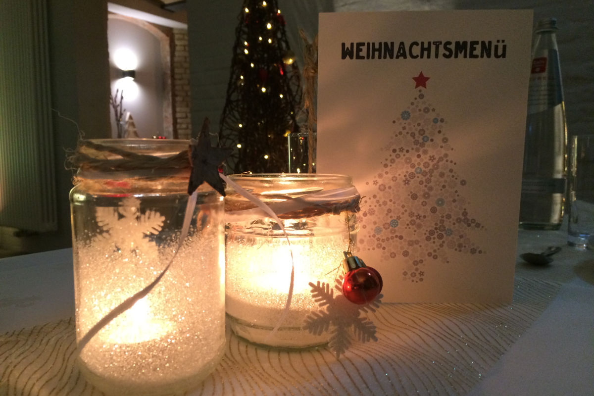 Selbstbastelte Tischdeko für die Weihnachtsfeier im StartWerk-A Eventspace