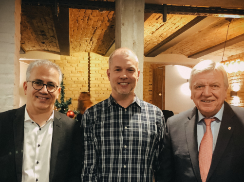 Hessischer Ministerpräsident Volker Bouffier (CDU), Tarek Al-Wazir (Grüne) und Fabian Fauth, Geschäftsführer StartWerk GmbH